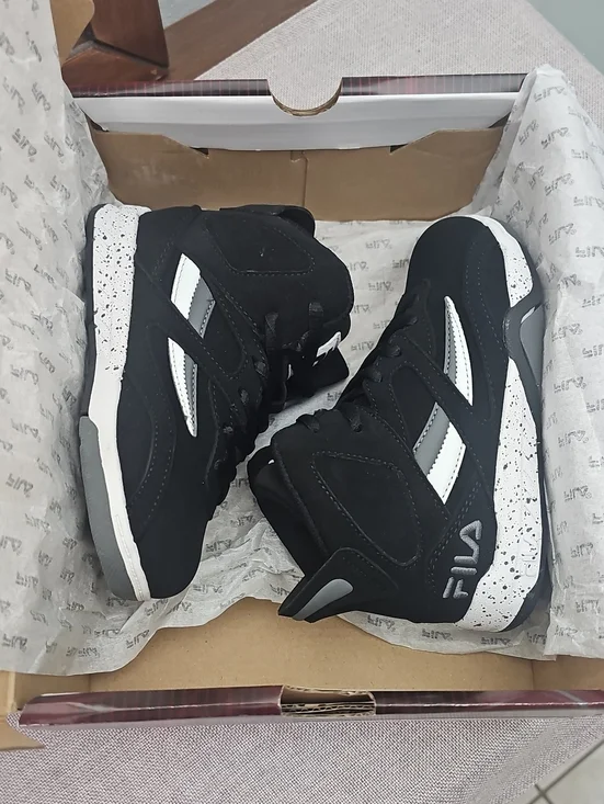 Fila Dereverse Boys Sneakers Size 11. Color Black, White (632)
