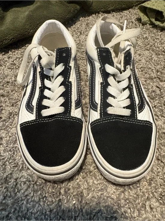 Vans Kids Black and White Old Skool Lace-Up Sneakers