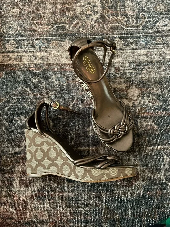 Coach Kinsey leather wedge heels size 8 guc