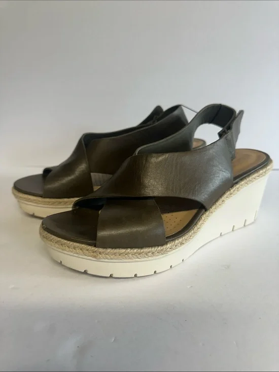 Clarks green women’s wedge sandals size 8.5