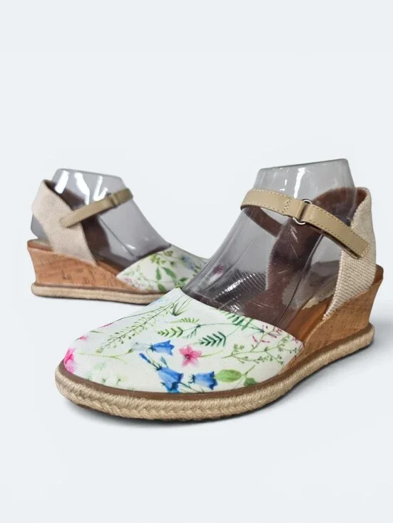 Baretraps Ocean Floral Closed Toe Espadrille Wedge Sandals Size 7 Like New