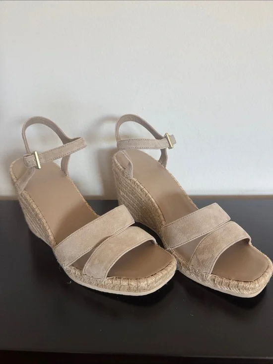 Vince Beige Suede Espadrille Wedge Sandals 👡