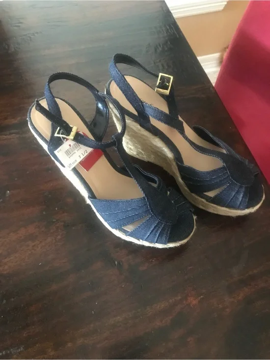 NWT American Eagle Outfitters navy blue wedge sandals size US 7.5