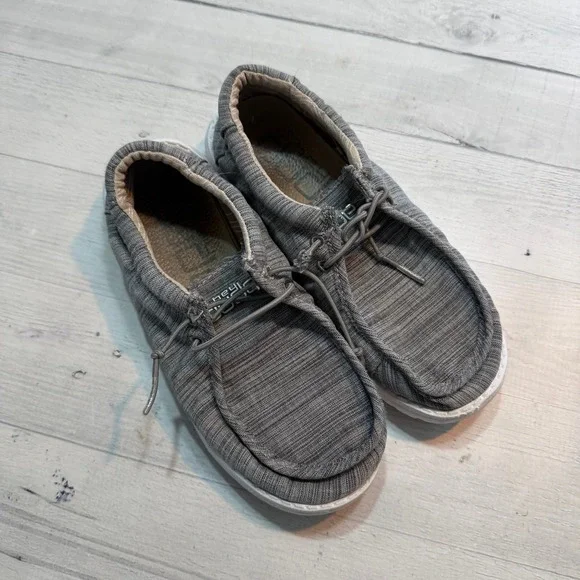 Hey Dude kids grey slip on shoes is youth 3 ladies‎ 4