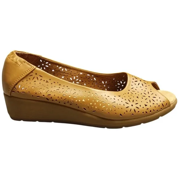 Baretraps Madina Wedge Pumps Womens US 10M Tan Brown Perforated Floral‎ Open Toe