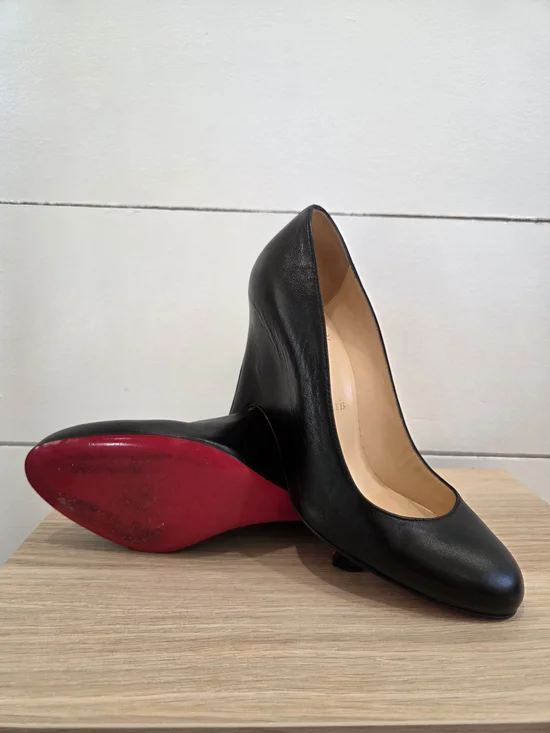 Christian Louboutin Classic Pumps