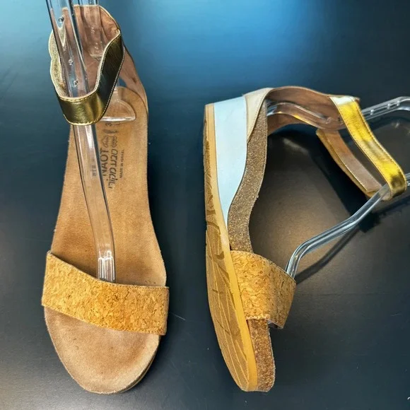Naot Women 6-6.5 EU 37 Beige Gold Leather Cork Wedge Sandals Ankle Strap Israel