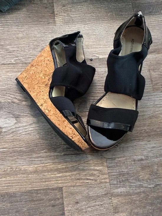 Adrienne Vittadini Black Patent/ Stretchy Straps Back Zipper 4” Cork Wedges 9.5