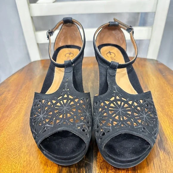 Earthies Casella Wedge Sandals Women 7.5 Black Leather Laser Cut Out Boho Chic