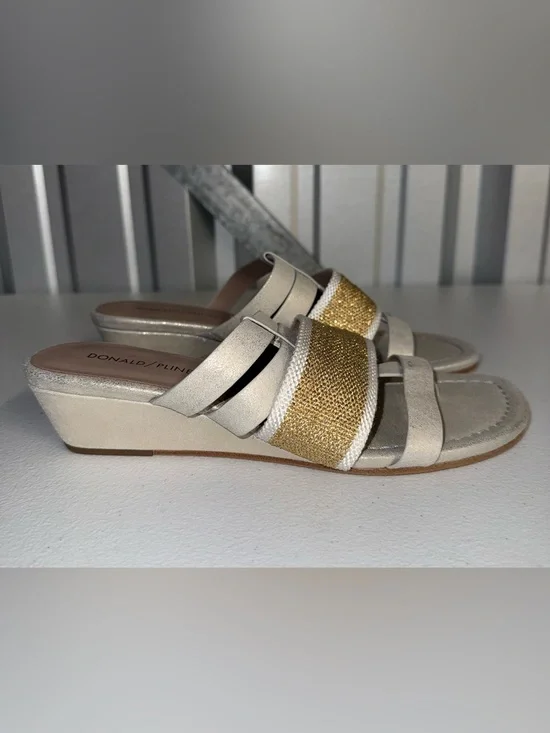 NEW Donald J Pliner Dara wedge sandals size 8 1/2