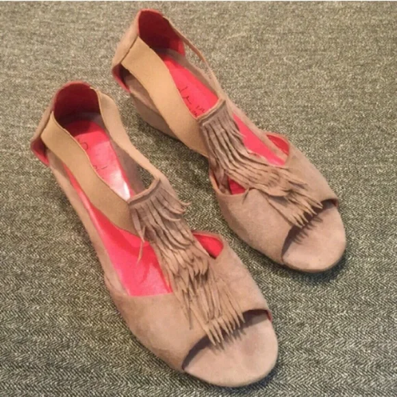 PAS DE ROGUE Open Toe Suede Wedges