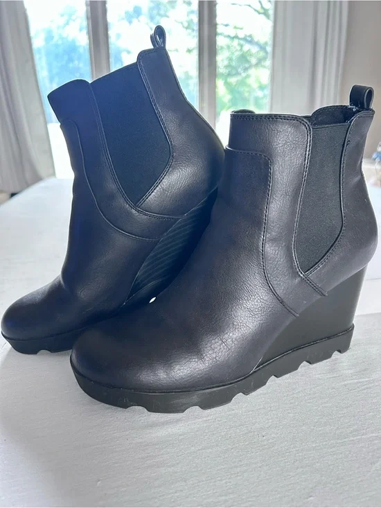 X Appeal Elise Black Wedge Chelsea Ankle Boots Women’s Size 7
