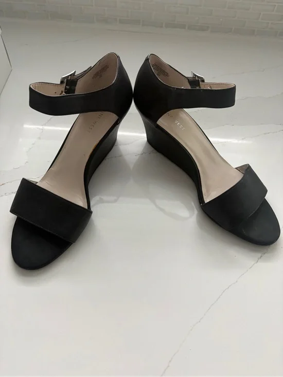 Nine West Black Leather Ankle-Strap Wedge Sandals.PACKURBAGS.  Women Size 9M $20
