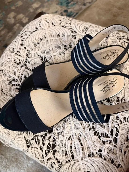 Life Stride Black Strappy Sandals