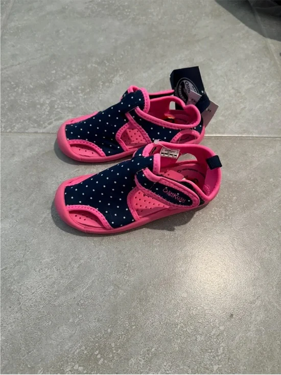 OshKosh B'gosh Navy and Hot Pink Polka Dot Water Shoes