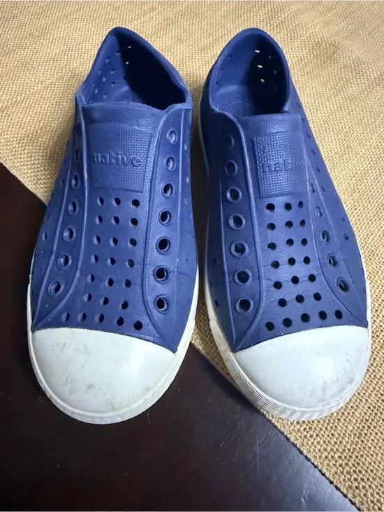 Native Kids Slip-On Water Shoes in Navy with White Toe