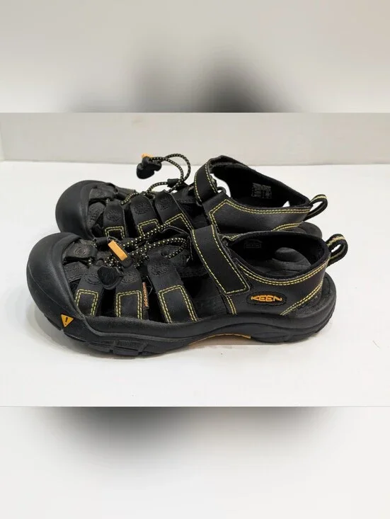 KEEN Newport Youth Size 3 Waterproof Hiking Black Sandals Shoes Boy's Kid's