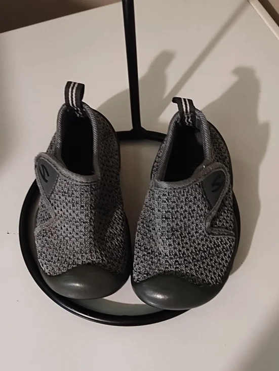 Gray Slip-On Water Shoes for Kids - Breathable Knit VGC Size 2.
