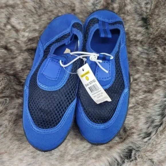 Boys small blue &‎ black water shoes