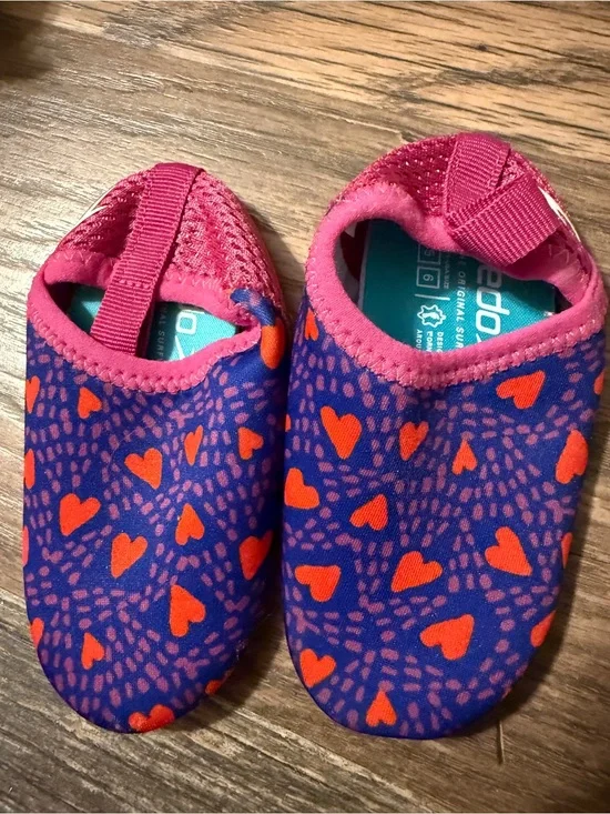 Speedo Girls Pink and Purple Heart Water Shoes size small 5/6