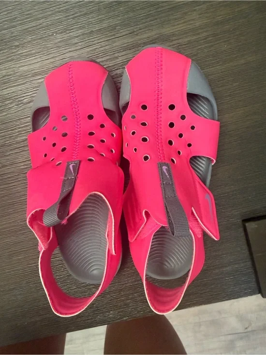 Nike Women’s Bright Pink Sport Sandals