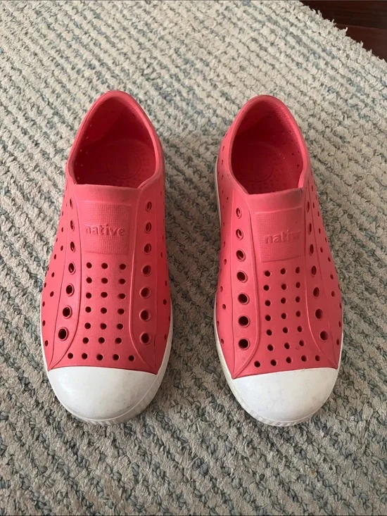 Native Slip-On Sneakers in Coral and White
