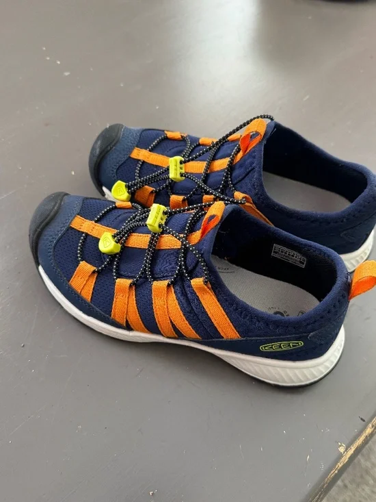 Keen Motozoa Sandals/Shoes Big Kids Size 2
