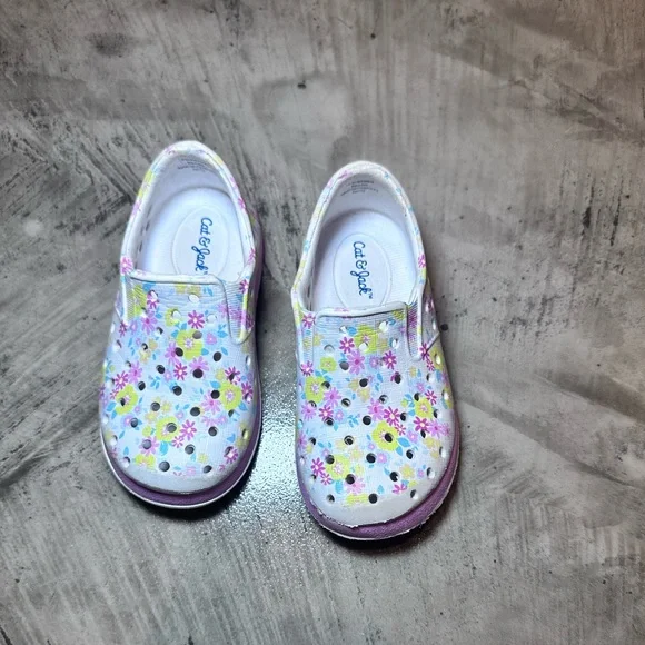 Toddler Size 5 Cat & Jack water shoes