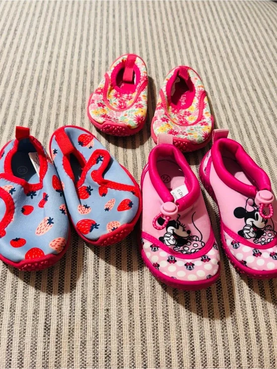 Disney Kids Minnie Mouse Pink and Floral Water Shoes