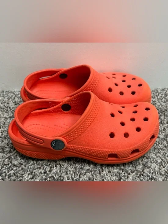 CROCS Waterproof Slip On Classic Clog in Vibrant Orange Size 12c