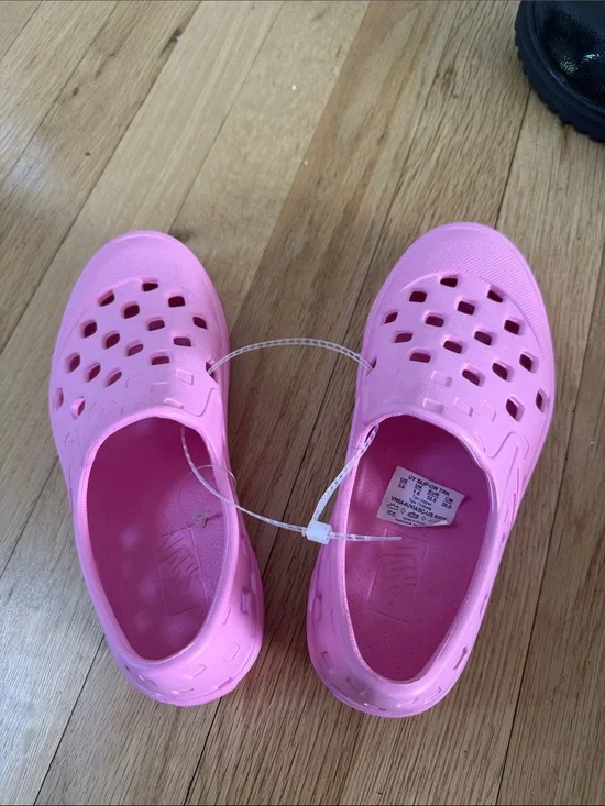 Vans Kids Bright Pink Slip-On Water Clogs