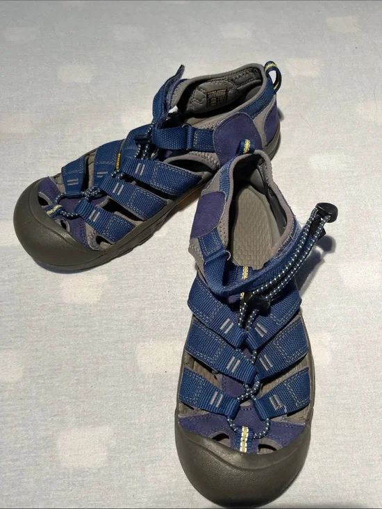 Keen Blue Newport H2 Closed Toe and Heel Water Sandals - Size US Youth 6, EU 38