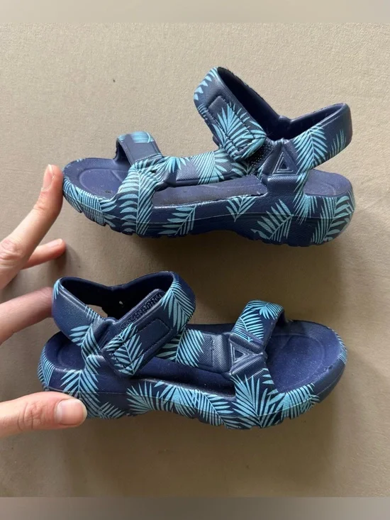Wonder Nation toddler palm leaf print water sandals