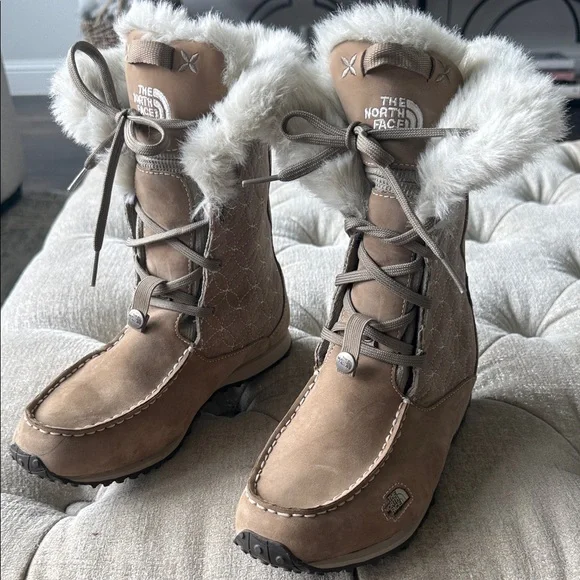 The North Face Women's 7.5 Tan‎ Winter Boots Primaloft waterproof