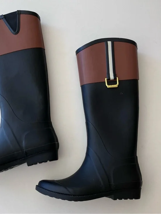 Tommy Hilfiger women’s size 6 rain boots riding boot styled
