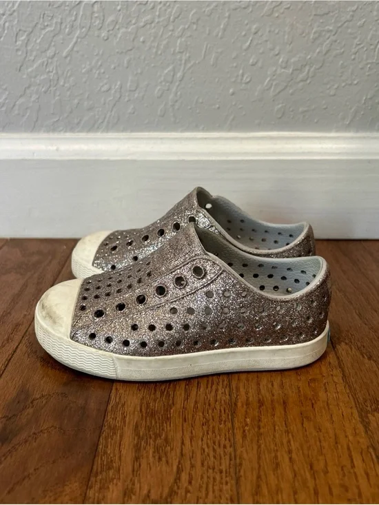 Native Jefferson Water Shoes Slip On Baby Girls Size 7 Glitter Silver