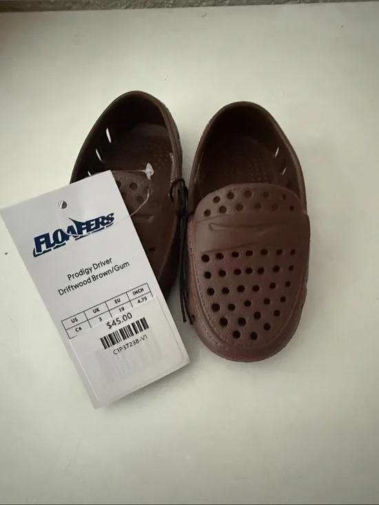 Floaters Prodigy Driver Kids Water Shoes in Driftwood Brown