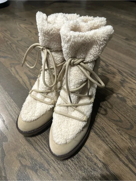 MIA Cream Sherpa Lace-Up Winter Boots