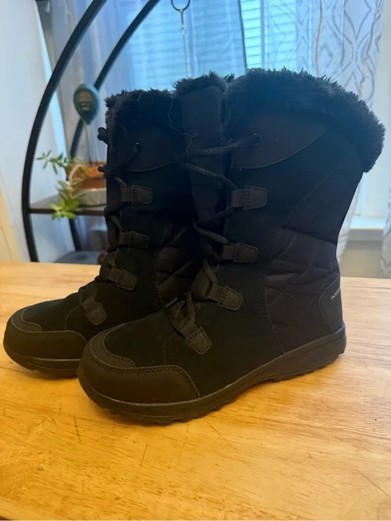 Columbia Black Lace-Up Faux-Fur Winter Boots