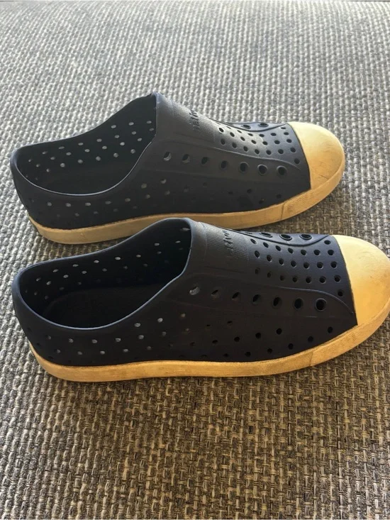 Native Shoes Jefferson Slip-On Water Shoes Regatta Blue and White | Kids Size J3