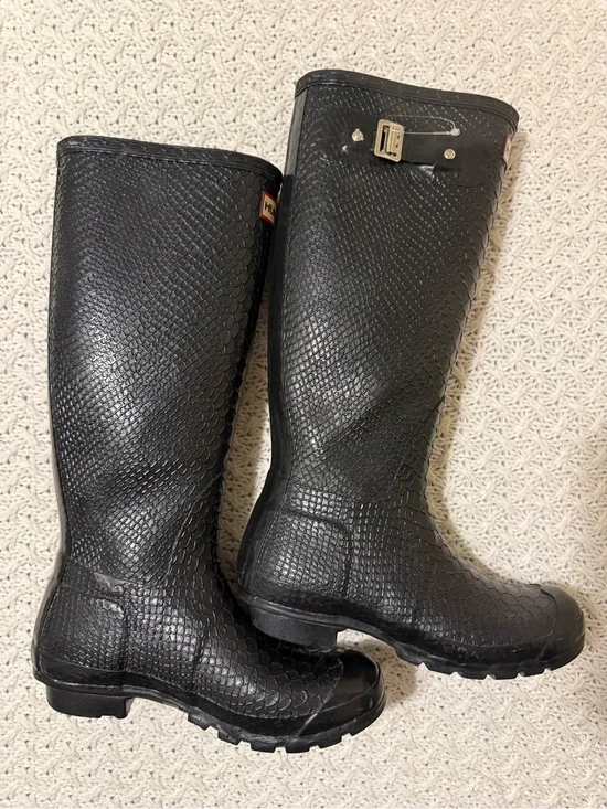 Hunter limited edition RARE carnaby boa snakeskin embossed textured tall boots 8