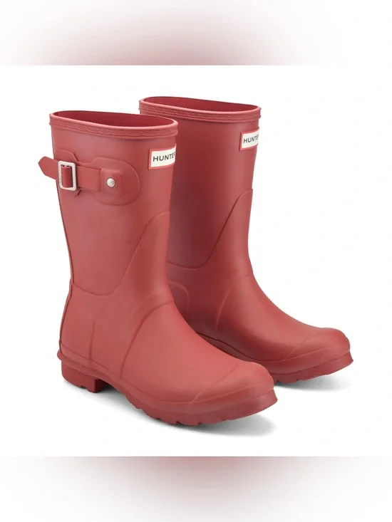 Hunter Women's Original Short Rain Boots in Military Red, Size 7