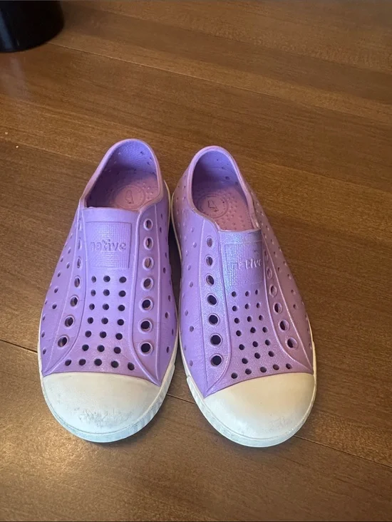 Native Jefferson toddler girls water shoe shimmer Purple c9