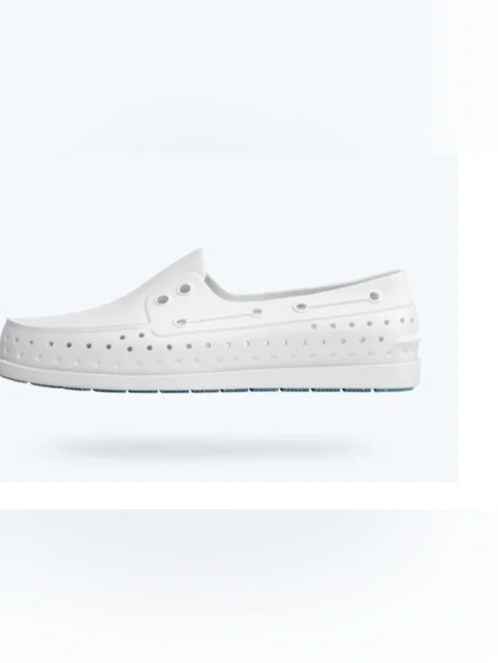 NATIVE HOWARD SUGARLITE WHITE  DECK SHOE NEW KIDS 11