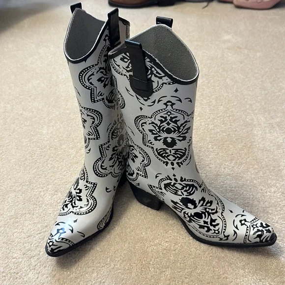 Fun Journee Collection rubber rodeo western cowgirl boots Size 7