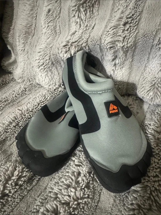 Reebok BoysBlack and Light Gray Rubber Bottom Swim Shoe