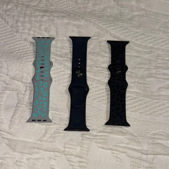 Source Unknown Black and Green Arm & Wristbands
