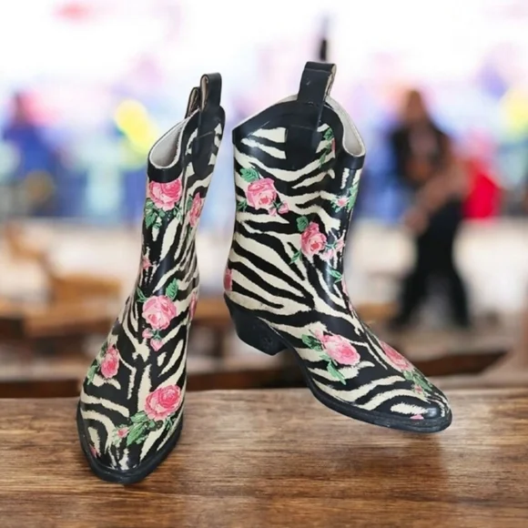 Nature Breeze Zebra Pattern Rain Boots Rubber In Fair Condtion
