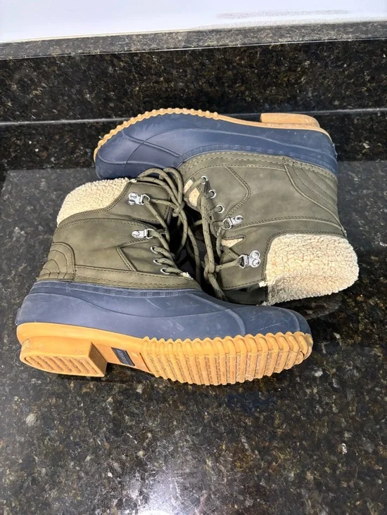 TOMMY HILFIGER Women’s Olive Green Winter Duck Boots with Shearling Collar