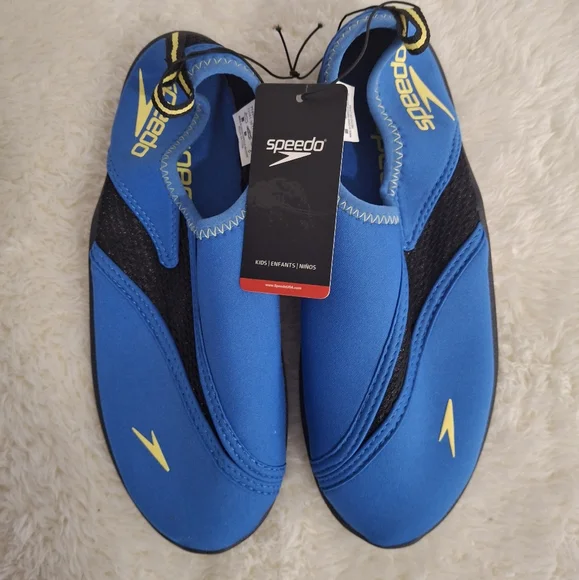 Kids Speedo Aqua Blue Swim Shoes with Black and Yellow Accents Size 3.